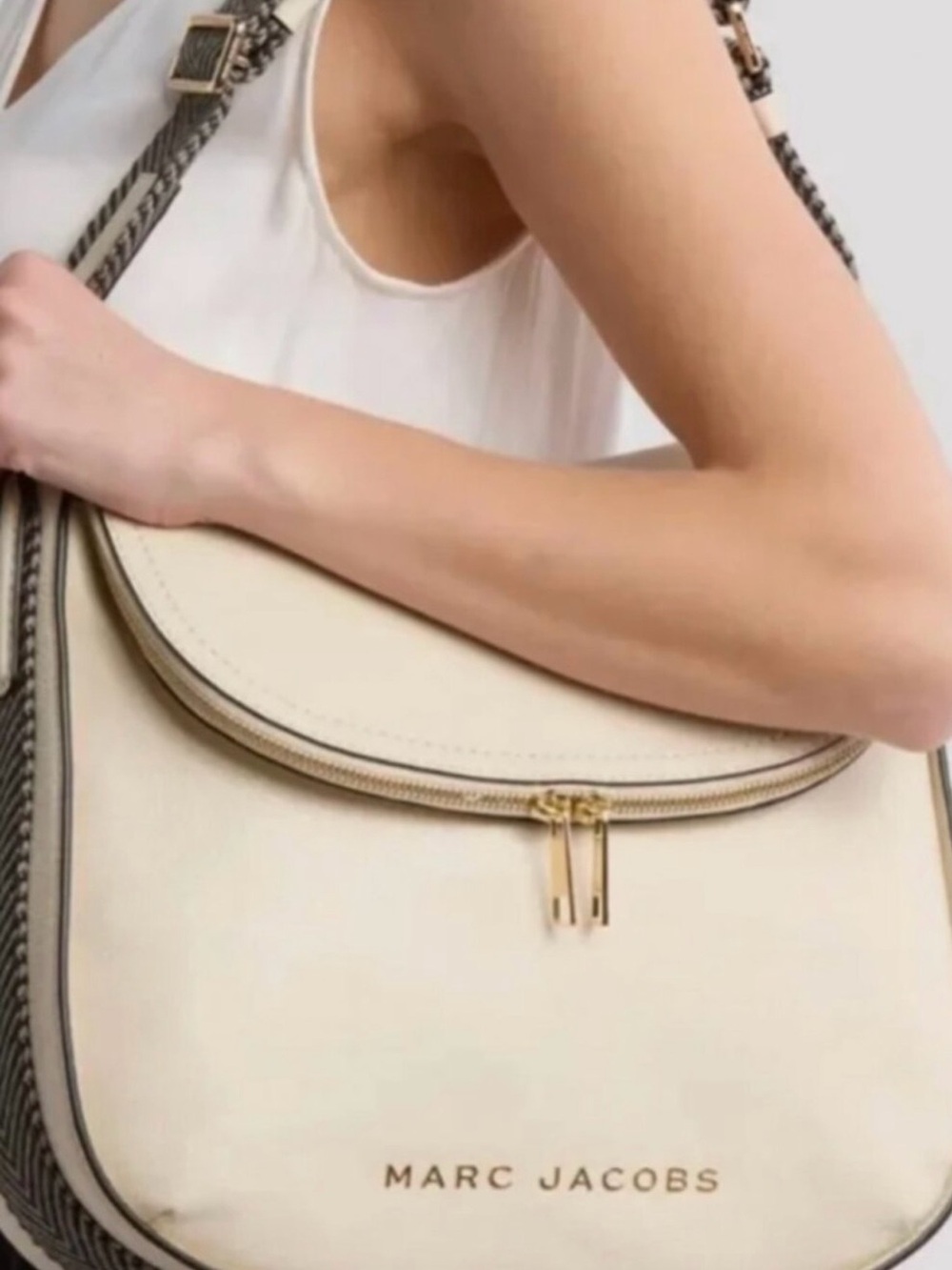 Marc Jacobs The Groove Leather Messenger Bag in
Cream